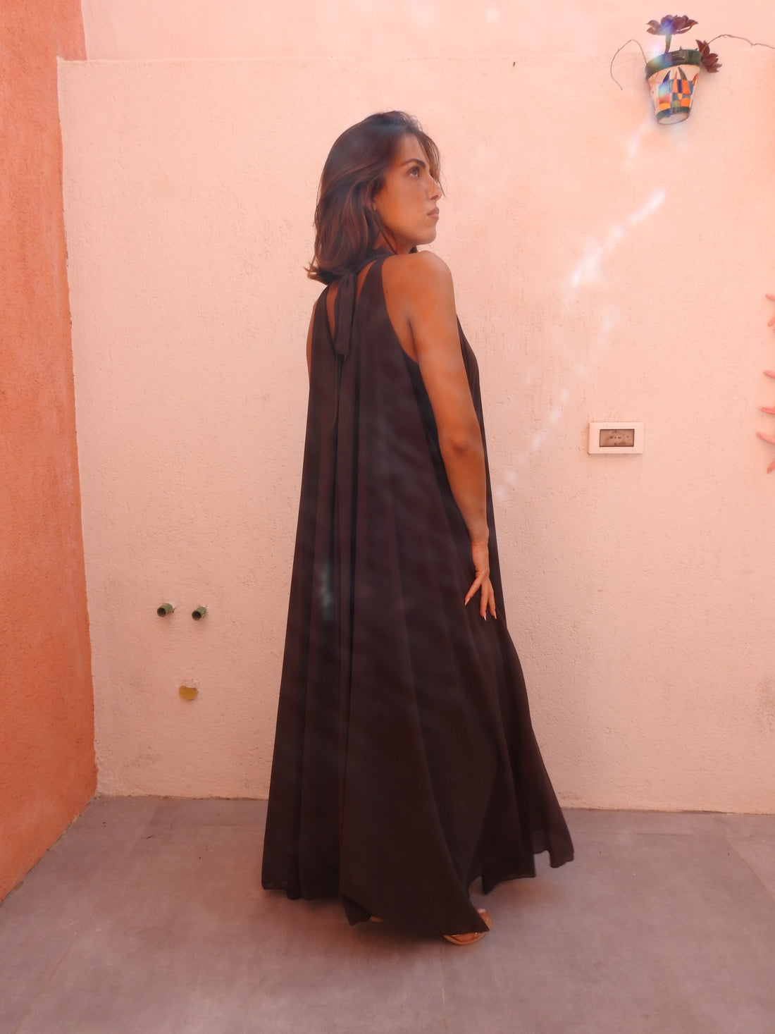 Long sleevless flowy dress brown