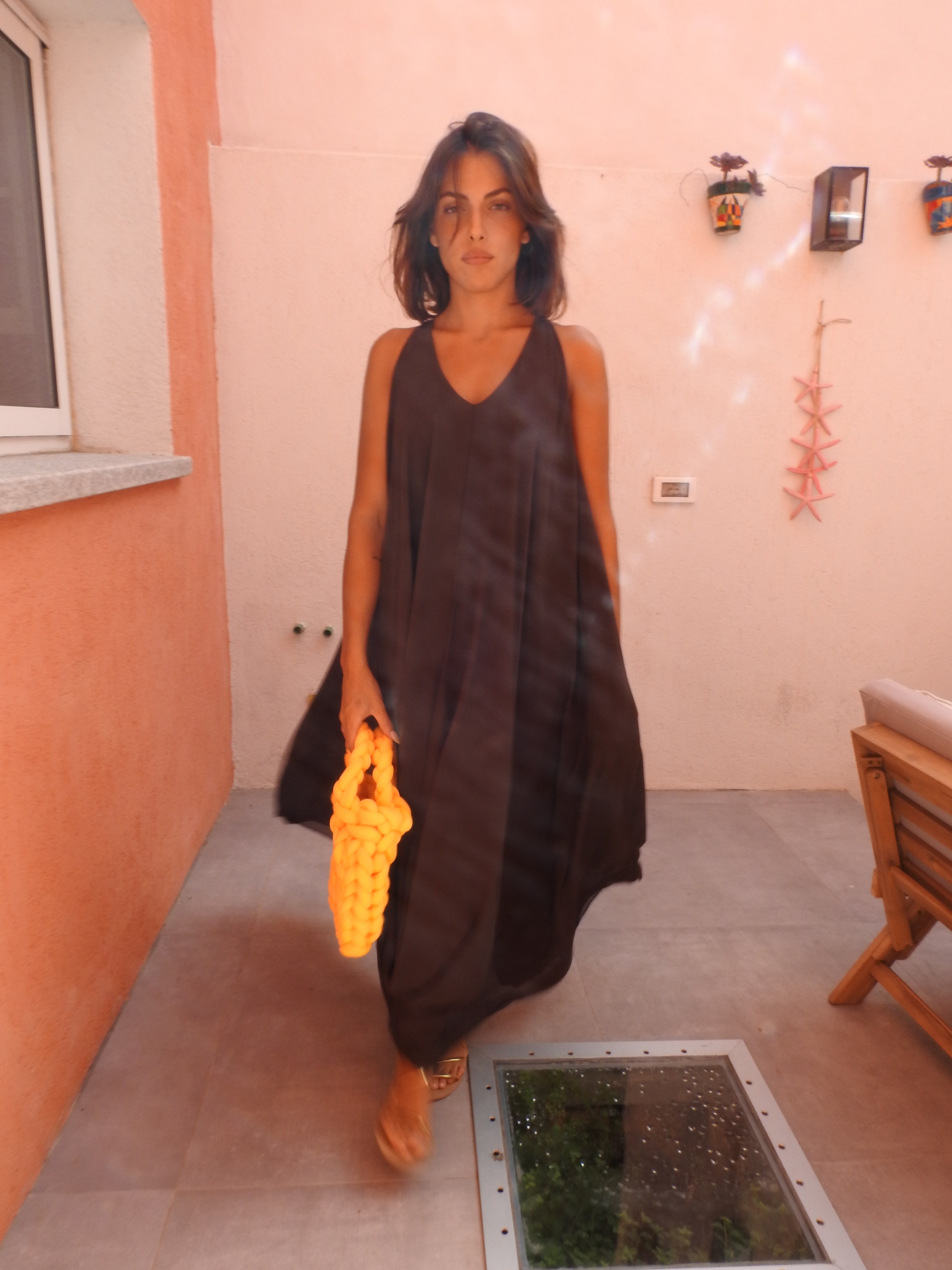 Long sleevless flowy dress brown