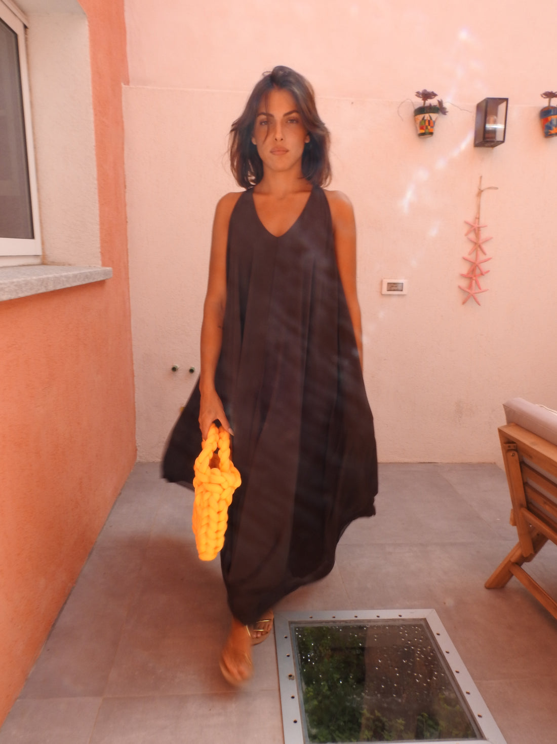 Long sleevless flowy dress brown
