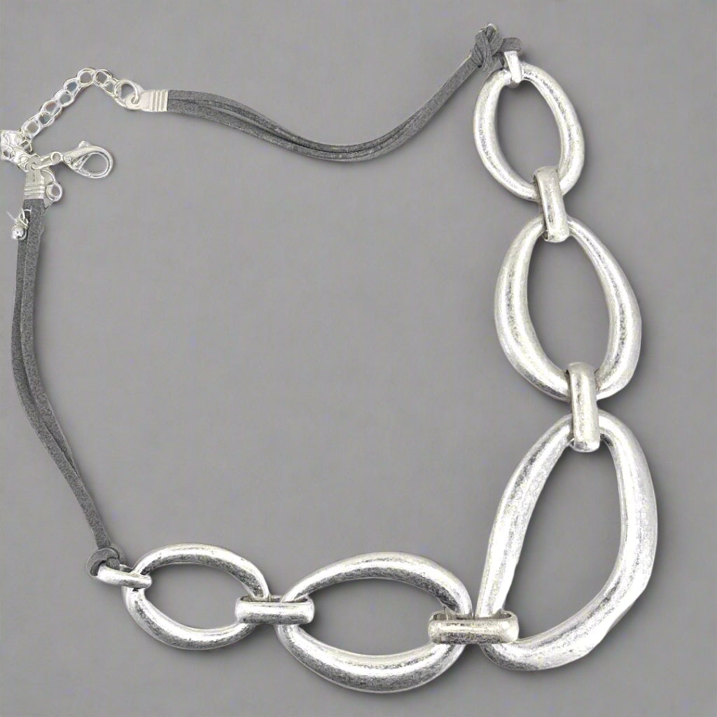 “Sculpted Link” Necklace