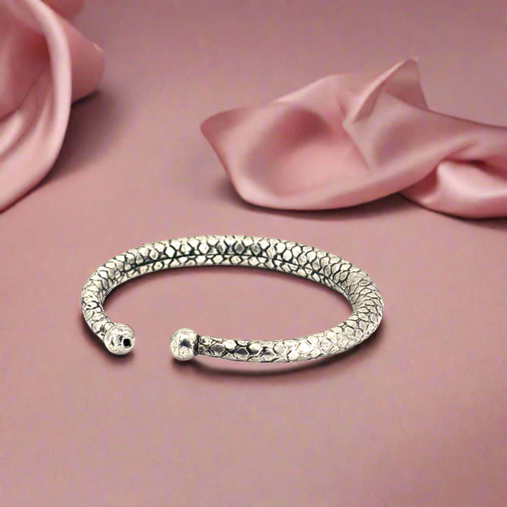 Serpente Bangle